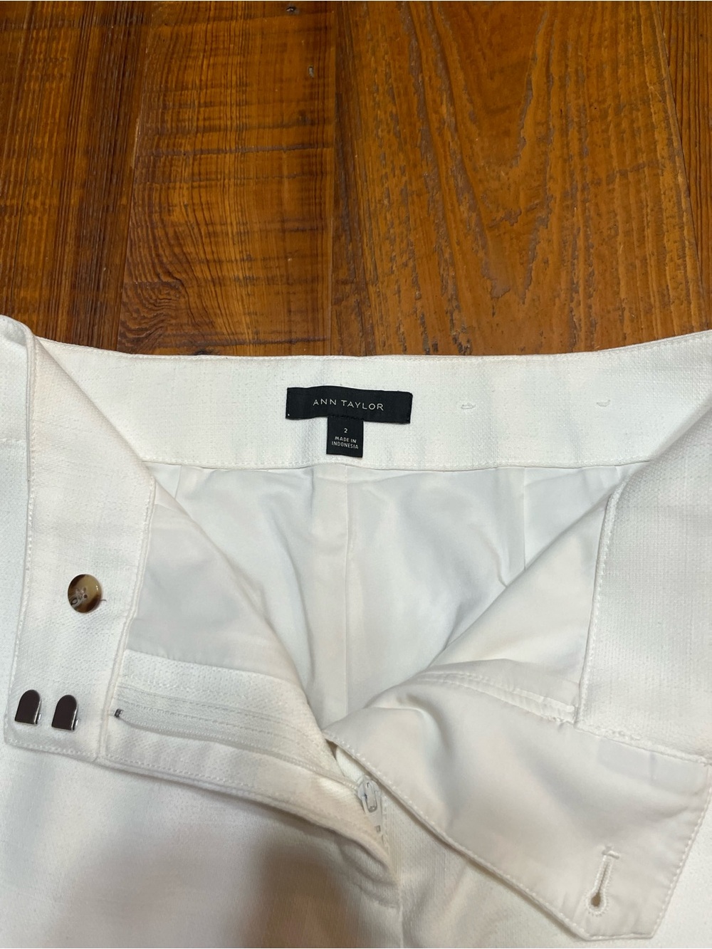 Ann Taylor Winter White Tailored Pants Size 2 - Picture 10 of 12